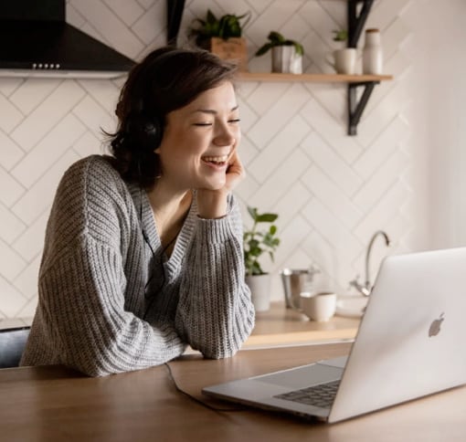 a woman image-woman-in-videocall