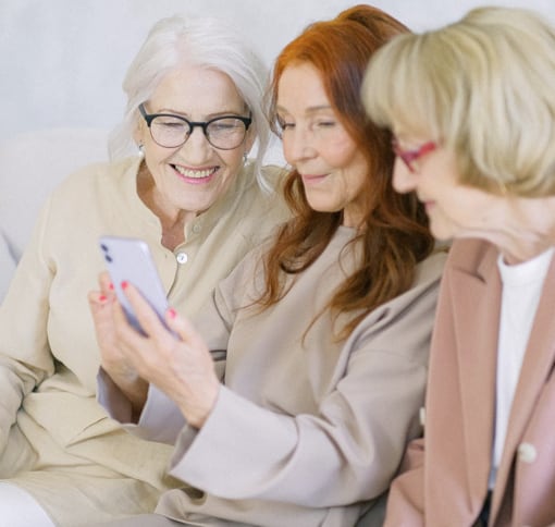 a image-women-videochatting